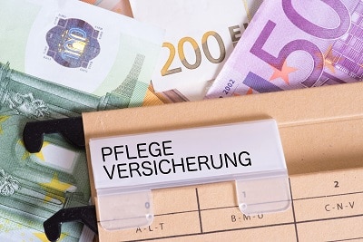 Akte Pflegeversicherung mit Geld